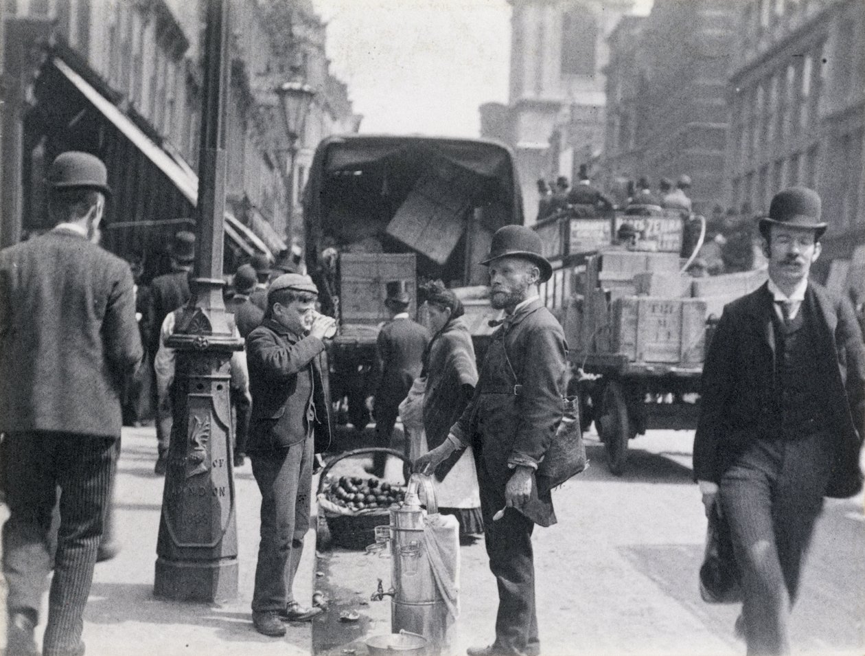 Sherbet- oder Wasserverkäufer in Cheapside, 1893 von Paul Martin