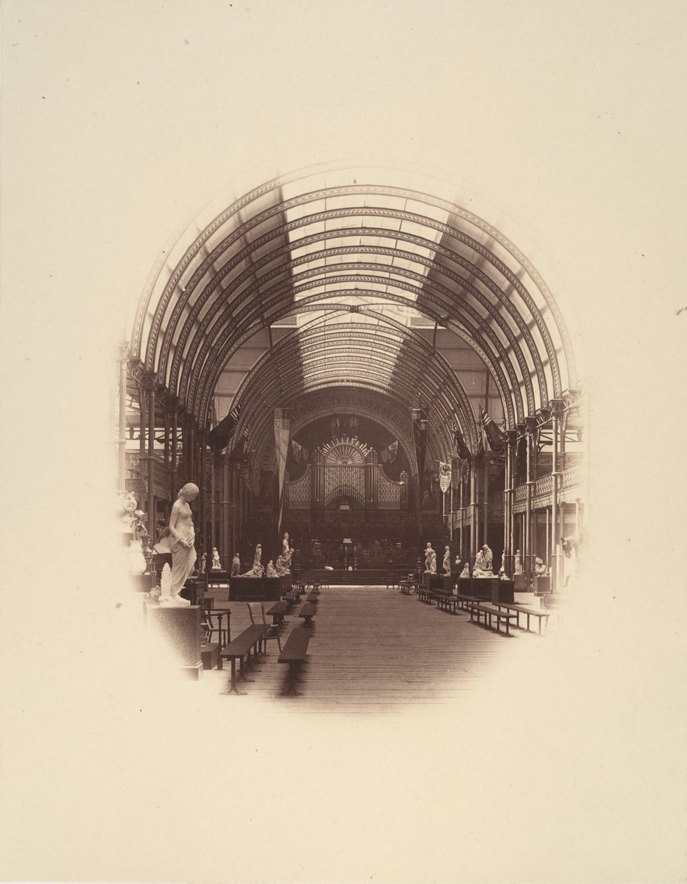 Ansicht in der Zentralhalle, Kunstausstellung, Manchester, 1857 von Philip Henry Delamotte