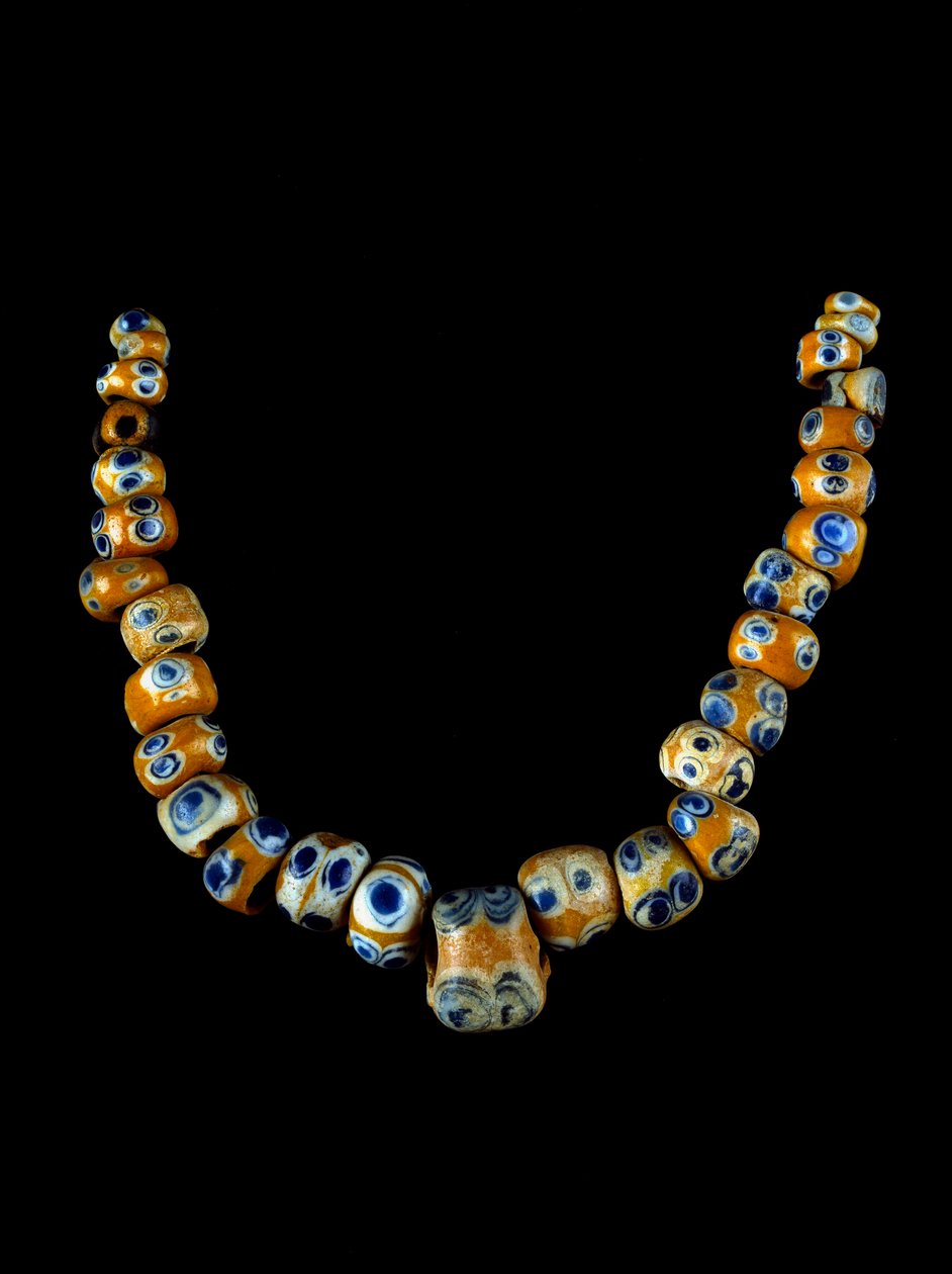 Phönizische Kunst: Glasperlenkette. 4.-3. Jahrhundert v. Chr. Rom, Museo Archeologico di Villa Giulia. von Phoenician