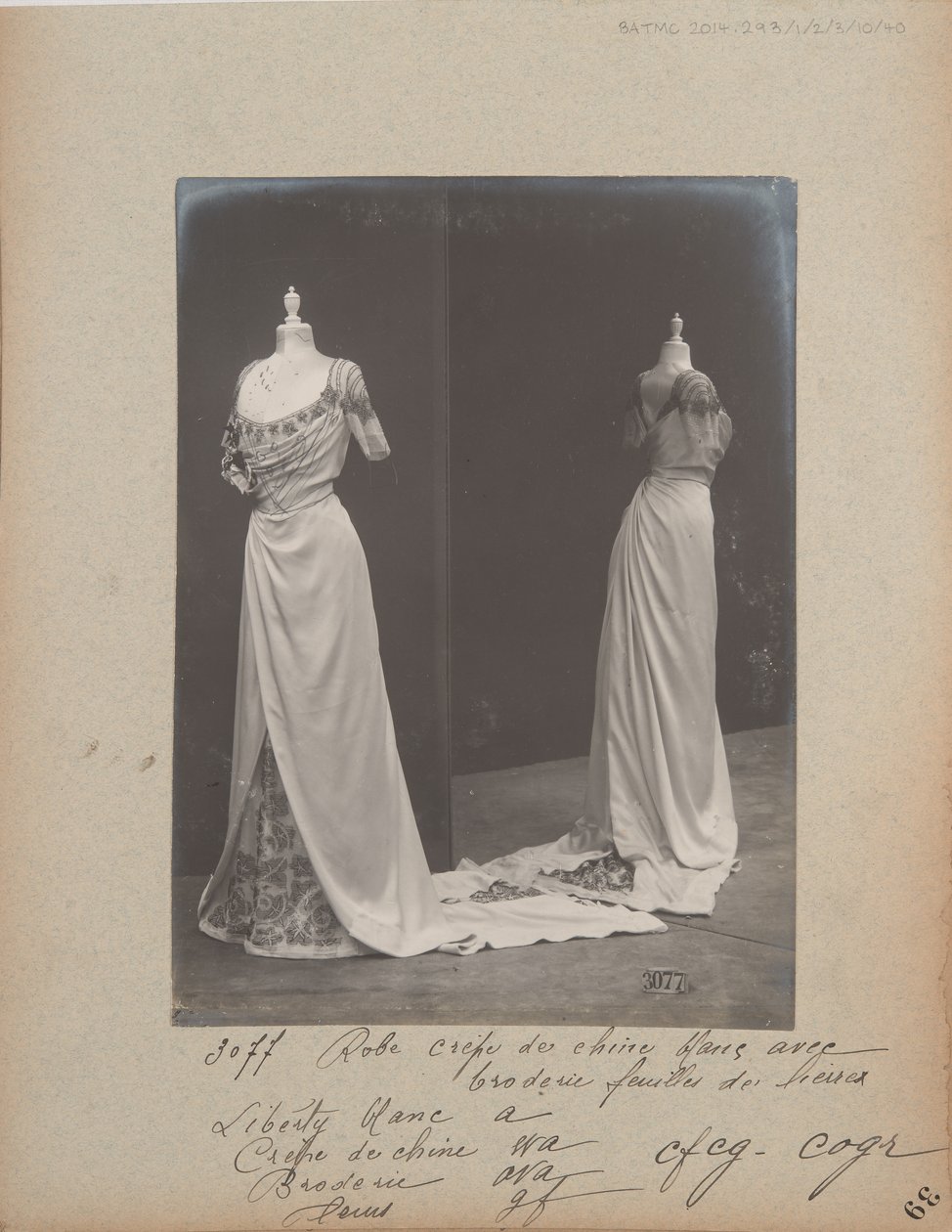 Albumseite: House of Worth, Ballkleid von Photographer French