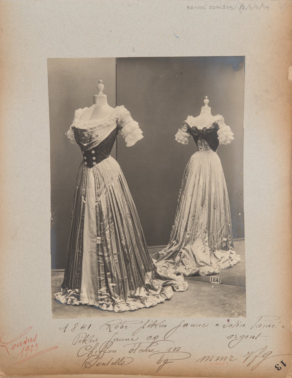 Albumseite: House of Worth, Ballkleid von Photographer French