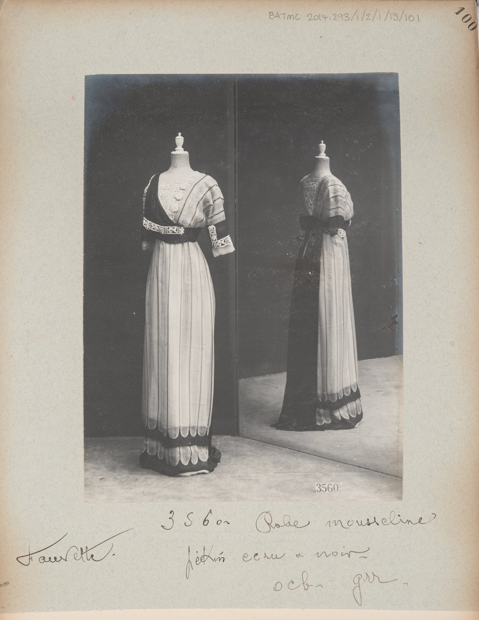 Albumseite: House of Worth, Kleid von Photographer French