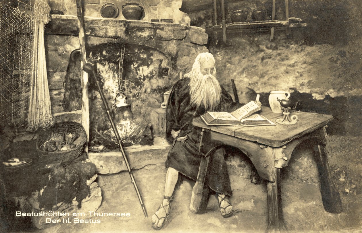 Figur des Heiligen Beatus, Beatushöhlen, Beatenberg, Schweiz von Photographer Swiss