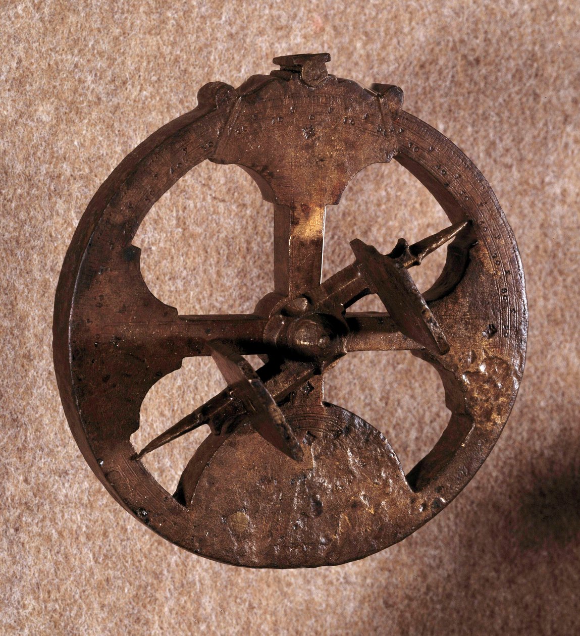 Ein Astrolabium, ein astronomisches Messinstrument, das von Seefahrern verwendet wird. Hergestellt in Portugal, 1648 von Portuguese School
