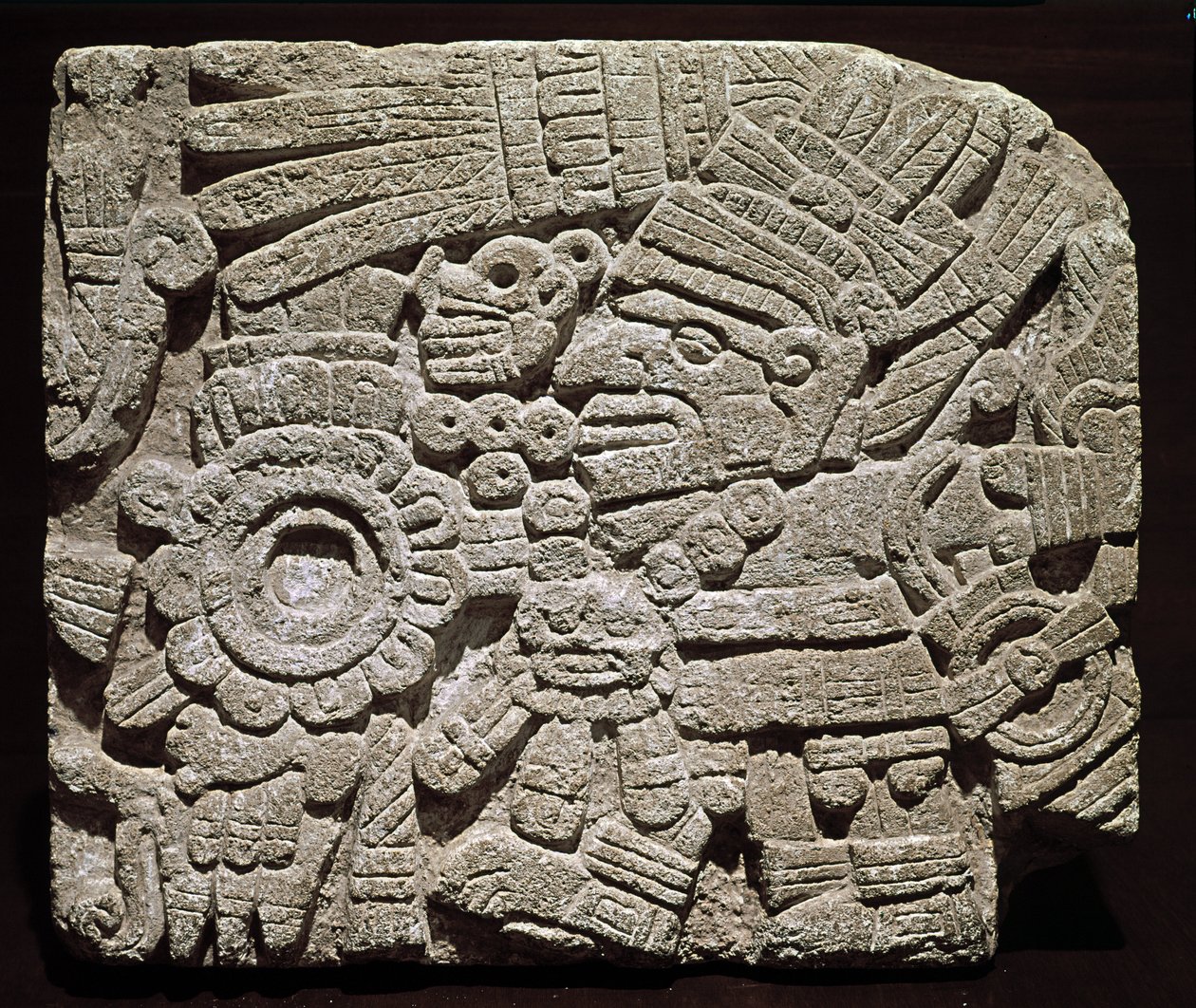 Präkolumbische Kunst, Mischkultur: Skulptierter Brustschmuck, der eine reich gekleidete Figur darstellt - aus Oaxaca, Mexiko Nationalmuseum für Anthropologie von Mexiko-Stadt, Mexiko von Pre Columbian Pre Columbian
