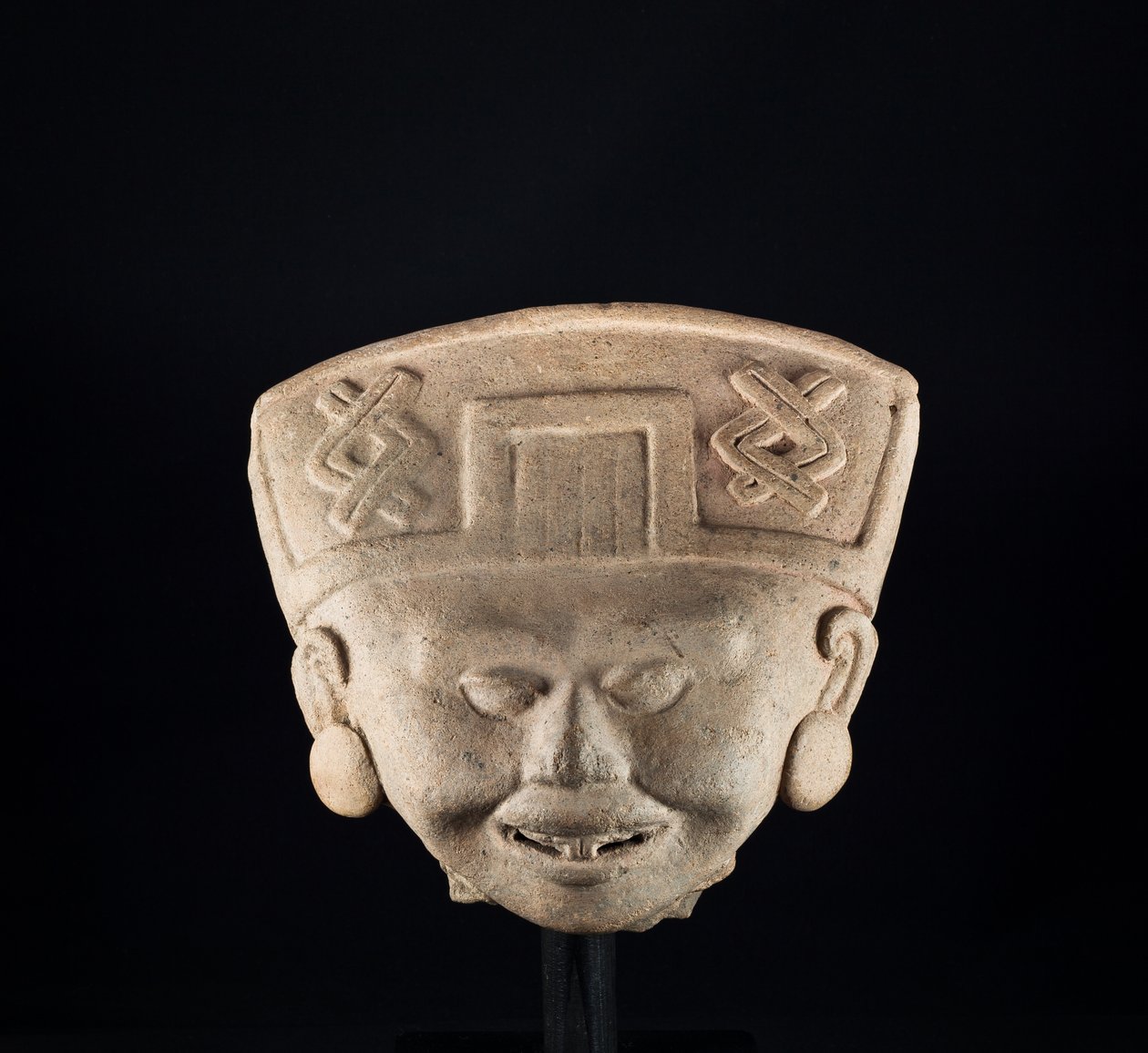 Lächelnde Statuette / Totonakische Kultur, Mexiko von Precolombian Precolombian
