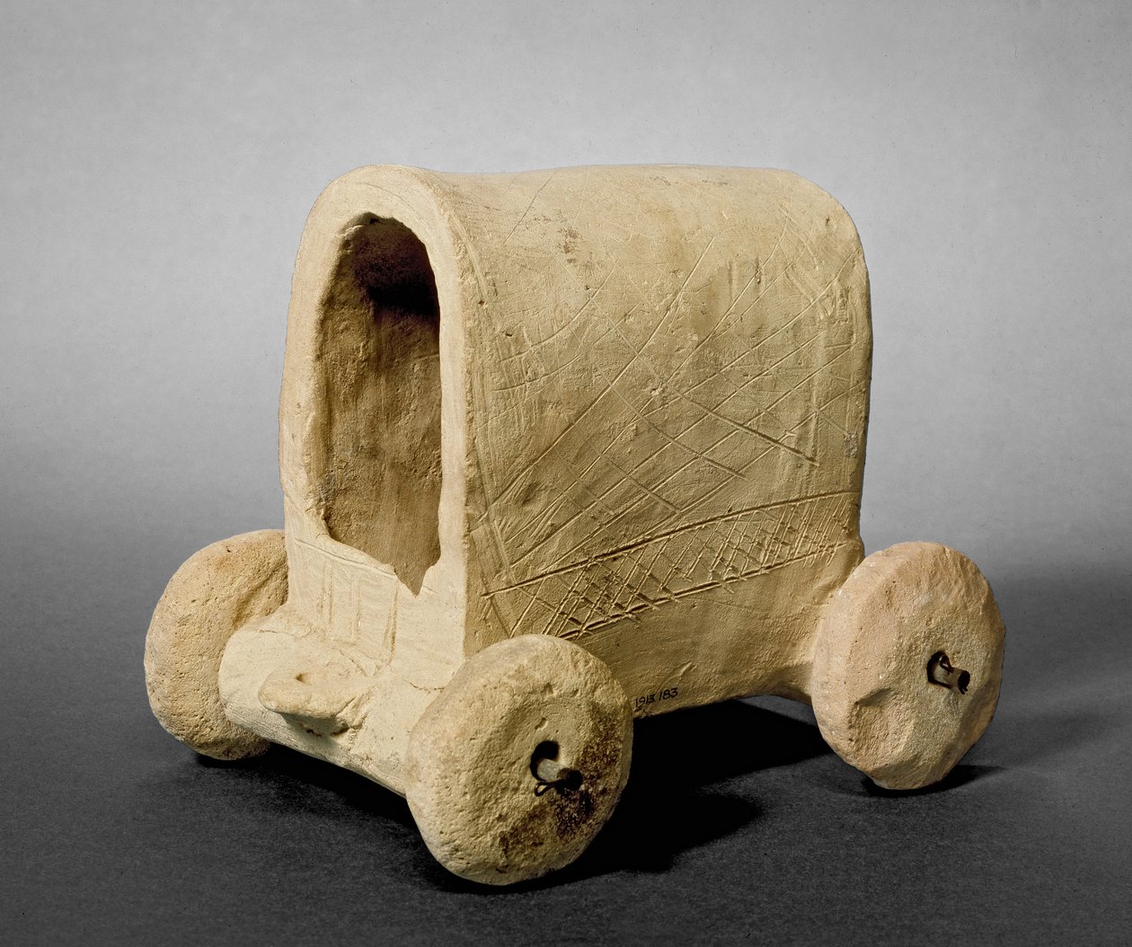 Modell eines bedeckten Wagens, angeblich aus Hammam bei Karkemisch (Jerablus) Syrien, ca. 2400-2300 v. Chr. von Prehistoric