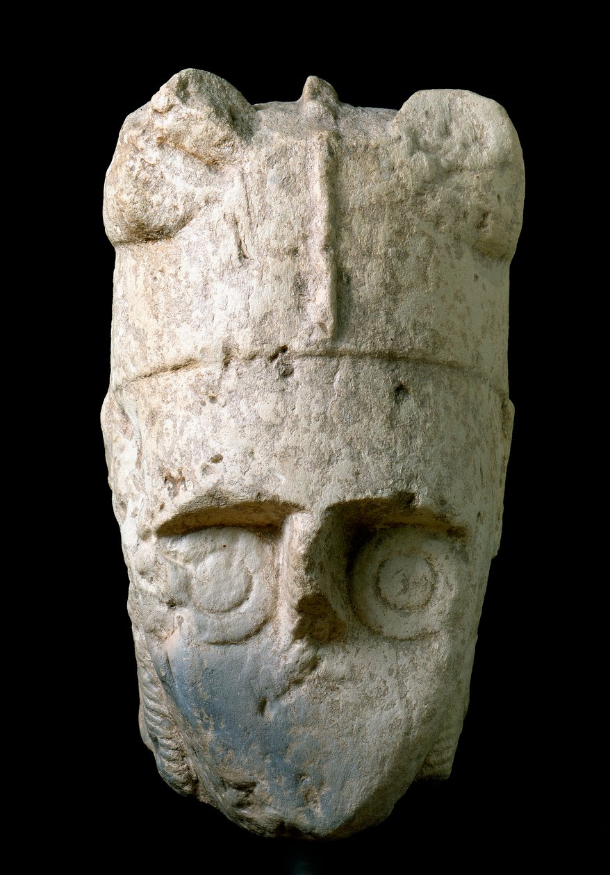 Kopf eines Bogenschützen mit gehörntem Helm (miles cornutus) aus Monte Prama (Cabras), im Nationalen Archäologischen Museum von Cagliari von Prehistoric Prehistoric