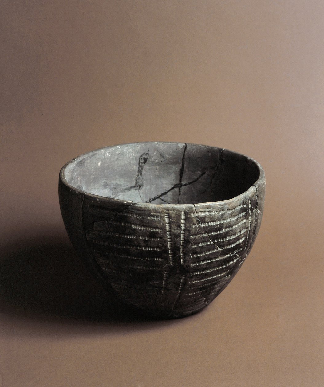 Vorgeschichte: Keramikvase mit neolithischen Verzierungen aus der Caverna Delle Arene in Candide (Ligurien). Pegli, Museo Villa Pallavicini von Prehistoric Prehistoric