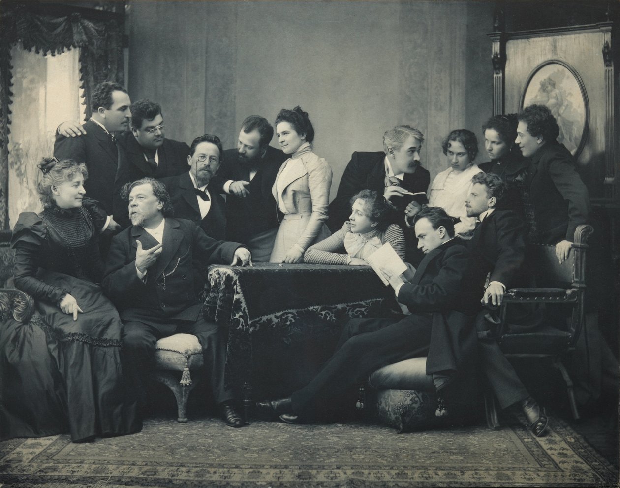 Anton Tschechow zwischen Schauspielern des Stücks Die Möwe, 1899 von Pyotr Petrovich Pavlov