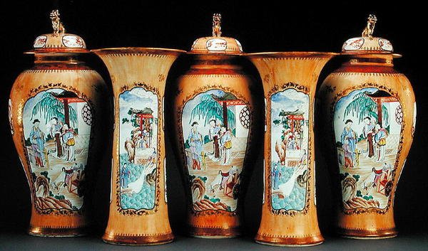 Ein cafe au lait Grund famille rose fünfteilige Garnitur, Qianlong-Periode von Qing Dynasty Chinese School