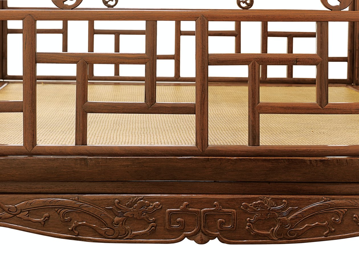 Detail eines Huanghuali-Sechs-Pfosten-Baldachinbetts, Jiazichuang Qing-Dynastie (Detail) von Qing Dynasty Chinese School