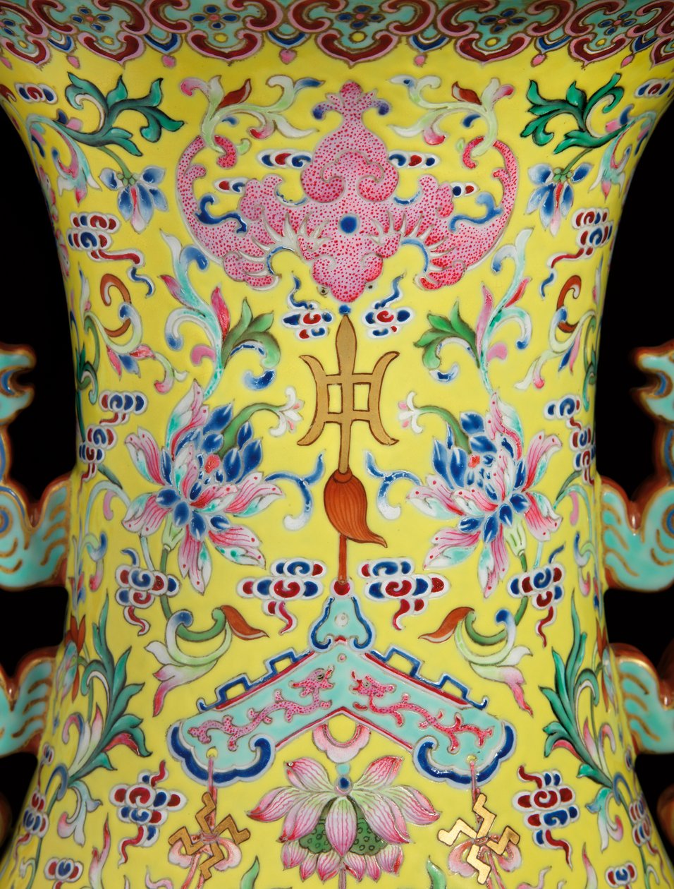 Detail aus einem Paar kaiserlicher Famille-Rose-Vasen von Qing Dynasty   Jiaqing Period Chinese School