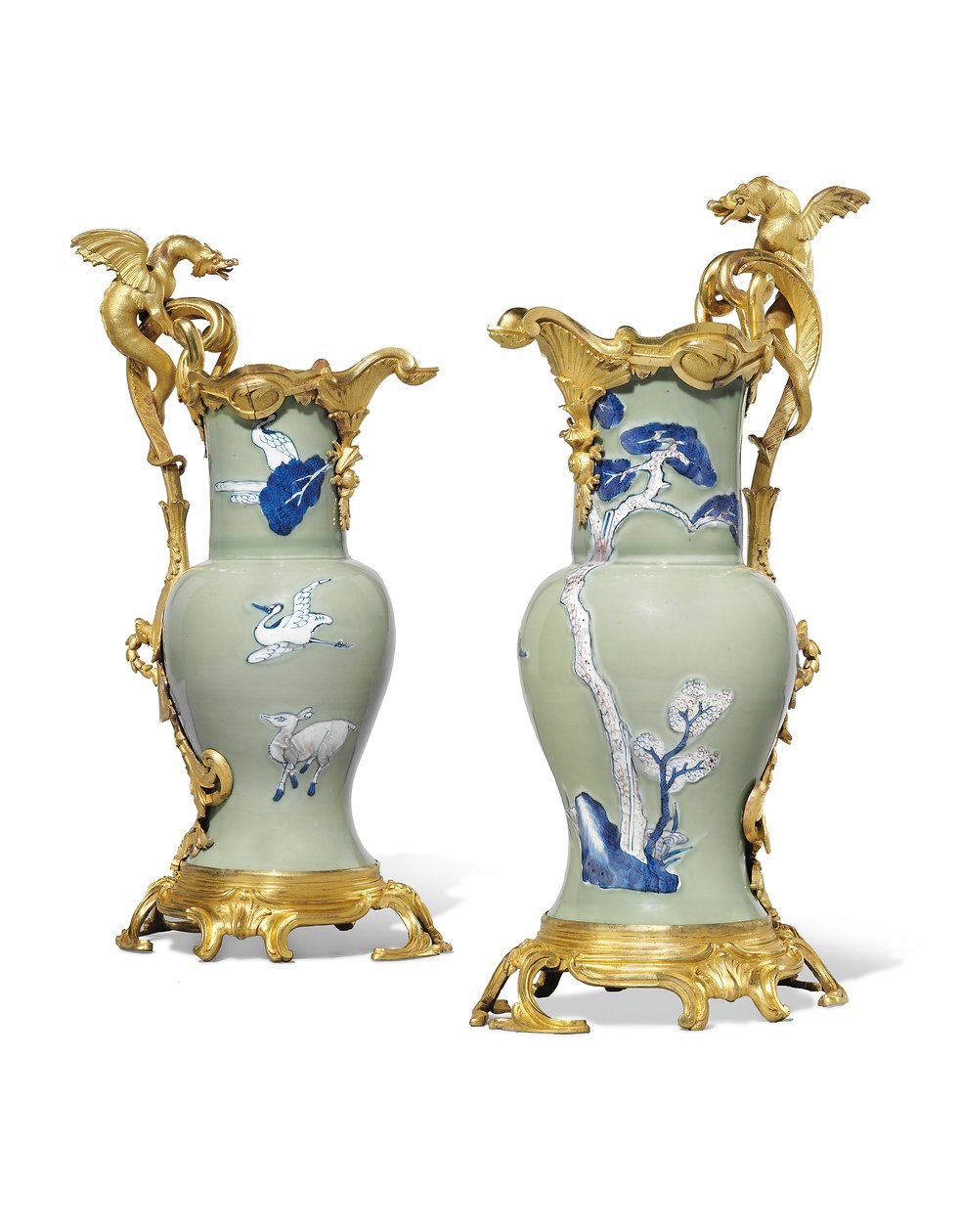Ein Paar Louis XV Kannen, Porzellan 1662-1722, Montierungen ca. 1745-49 von Qing Dynasty - Kangxi Period Chinese