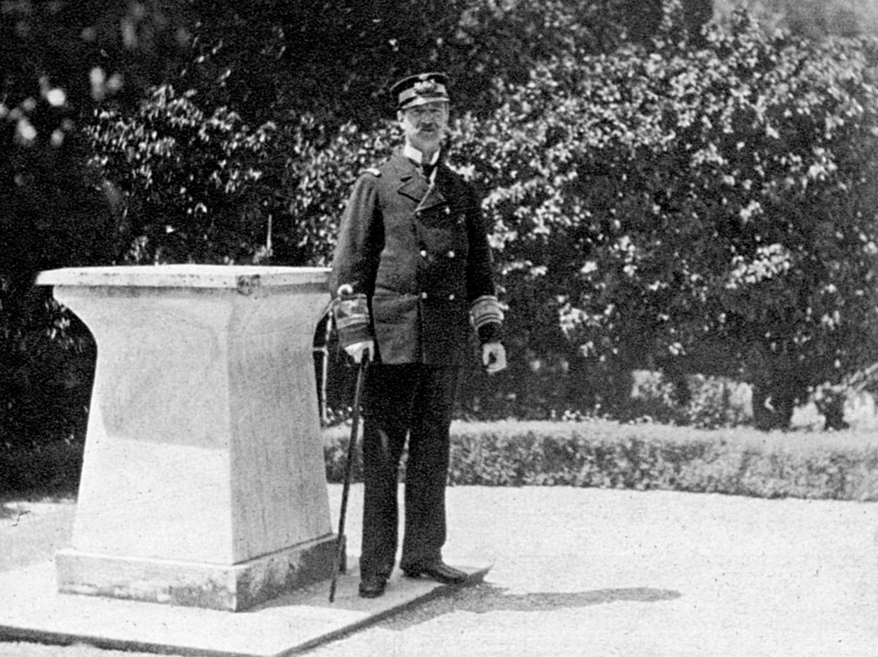 König Georg I. von Griechenland 1845-1913 in seinem Garten in Athen, 1908 von Queen Alexandra