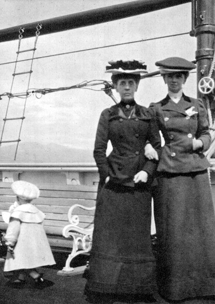 Prinz Olav 1903-1991 mit Lady Antrim und Miss Knollys, 1908 von Queen Alexandra