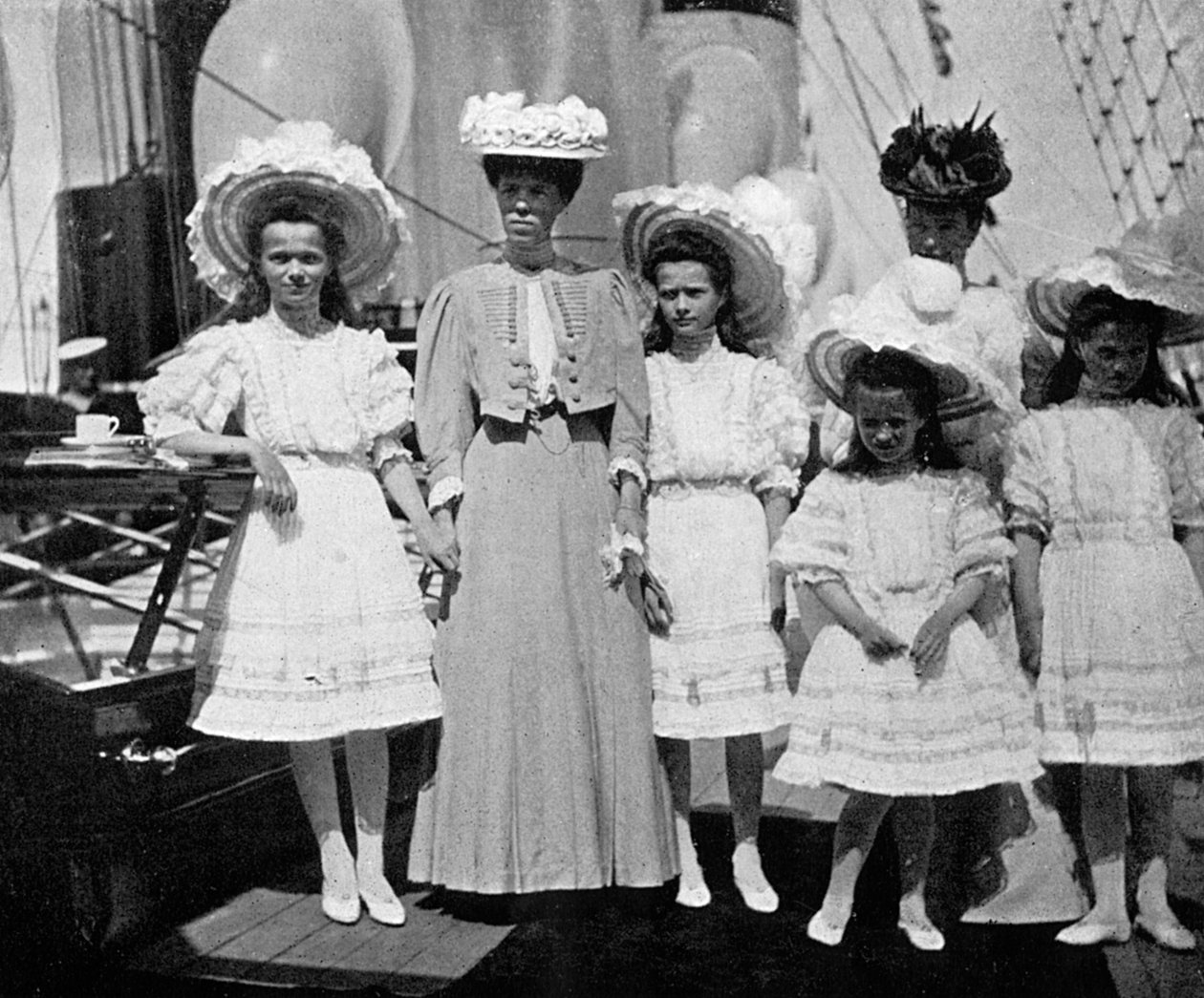 Die Mutter, Schwester und Kinder von Zar Nikolaus II. 1868-1918 von Russland, 1908 von Queen Alexandra