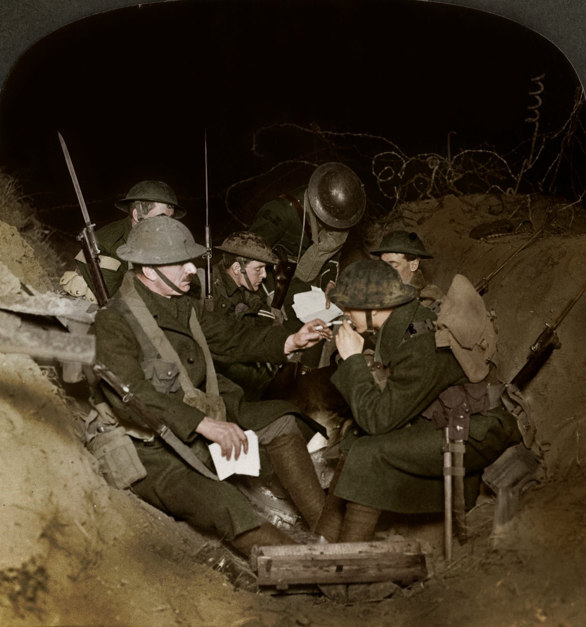 Ein Abend in den Reserveschützengräben bei Beaumont Hamel, Frankreich, Erster Weltkrieg, 1914-1918 von Realistic Travels Publishers
