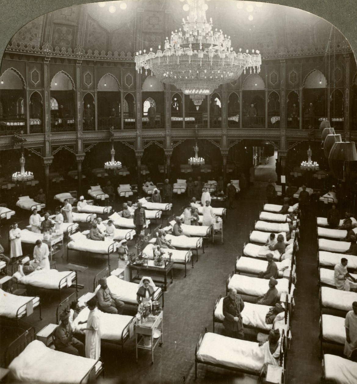 Innenansicht des geräumigen Krankenhauses in Brighton, Sussex, Erster Weltkrieg, 1914-1918 von Realistic Travels Publishers