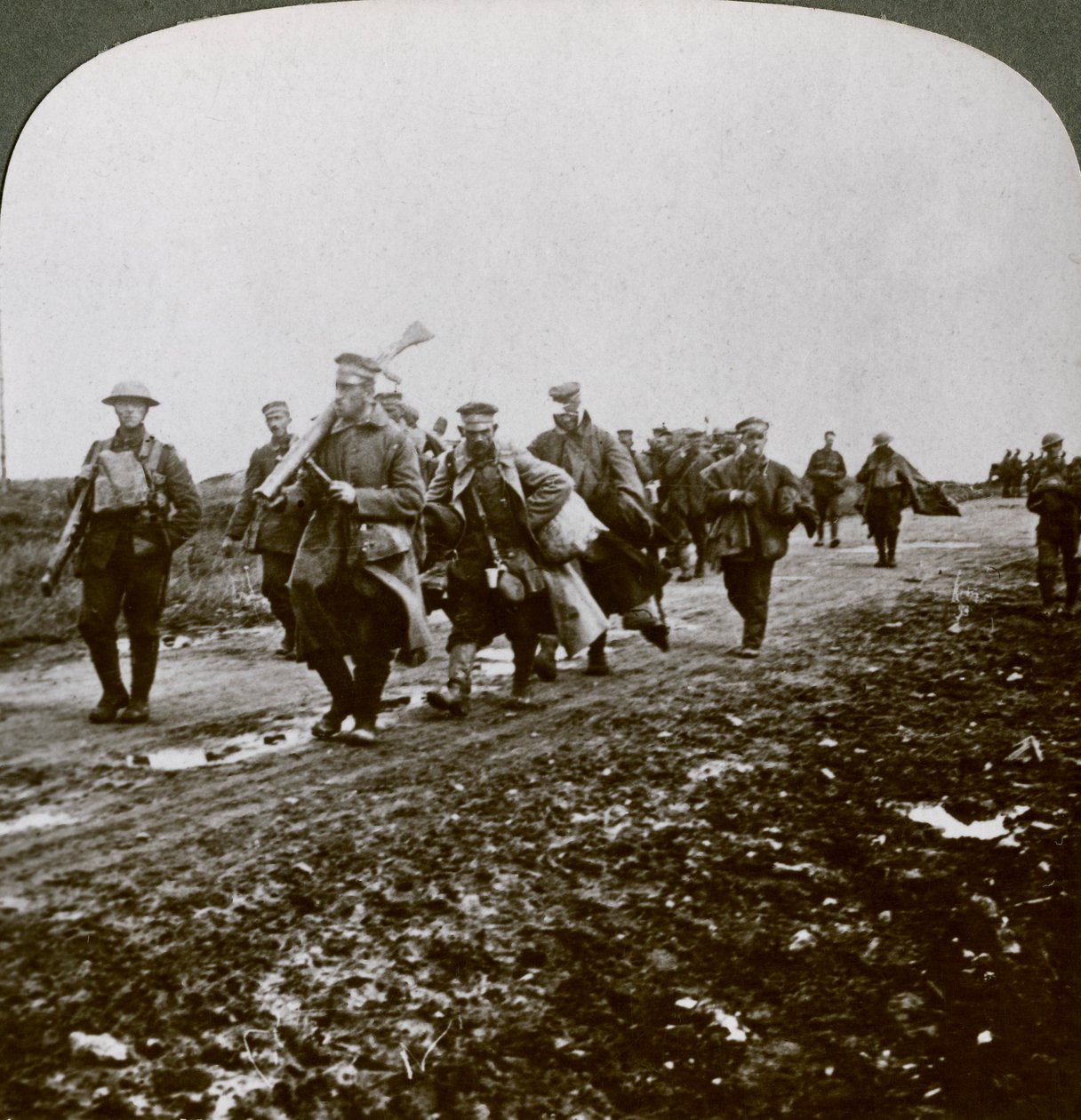 Preußen, gefangen von den Old Contemptibles im Vormarsch bei Pozieres, Erster Weltkrieg, 1914-1918 von Realistic Travels Publishers