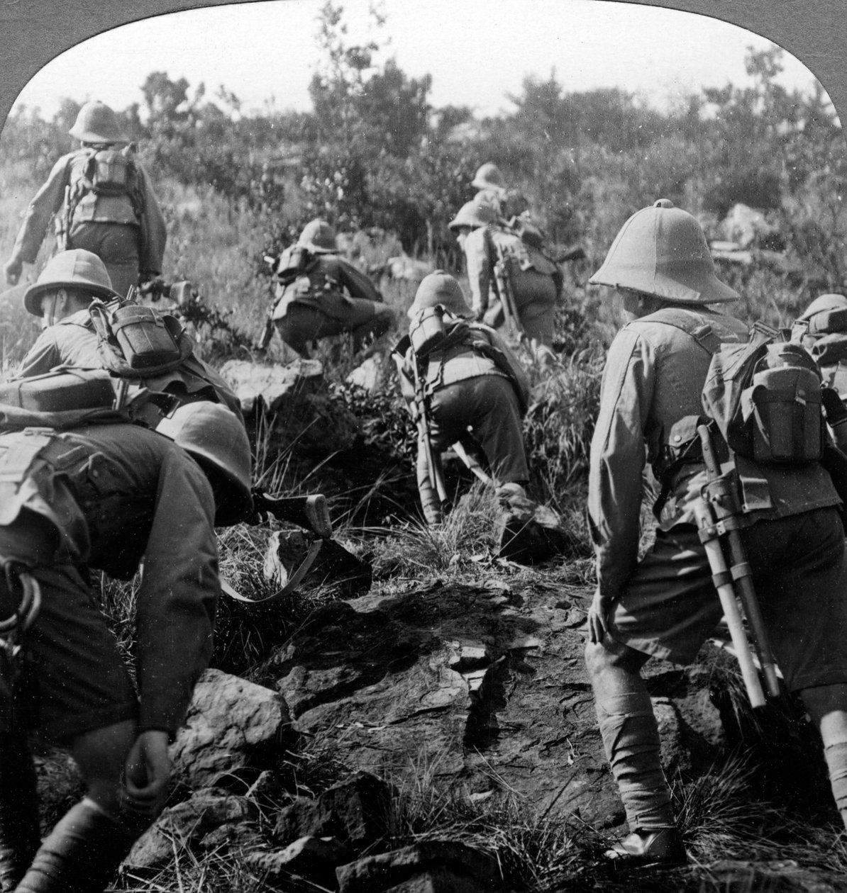 Pfadfinder bahnen sich ihren Weg durch die Wälder Ostafrikas, Erster Weltkrieg, 1914-1918 von Realistic Travels Publishers