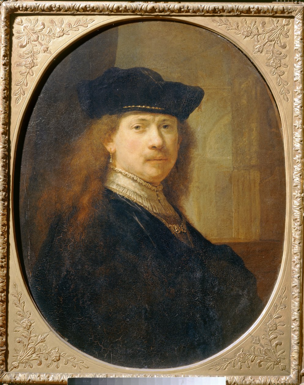 Rembrandt mit Mütze vor Architekturhintergrund von Rembrandt Harmensz. van Rijn