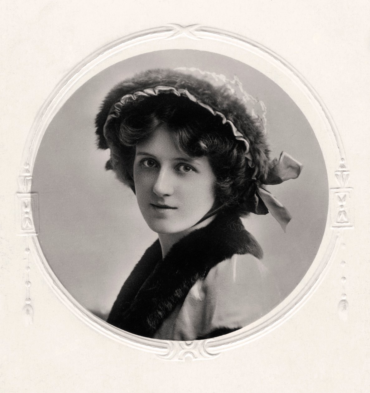 Nina Sevening, britische Schauspielerin, frühes 20. Jahrhundert von Rita Martin