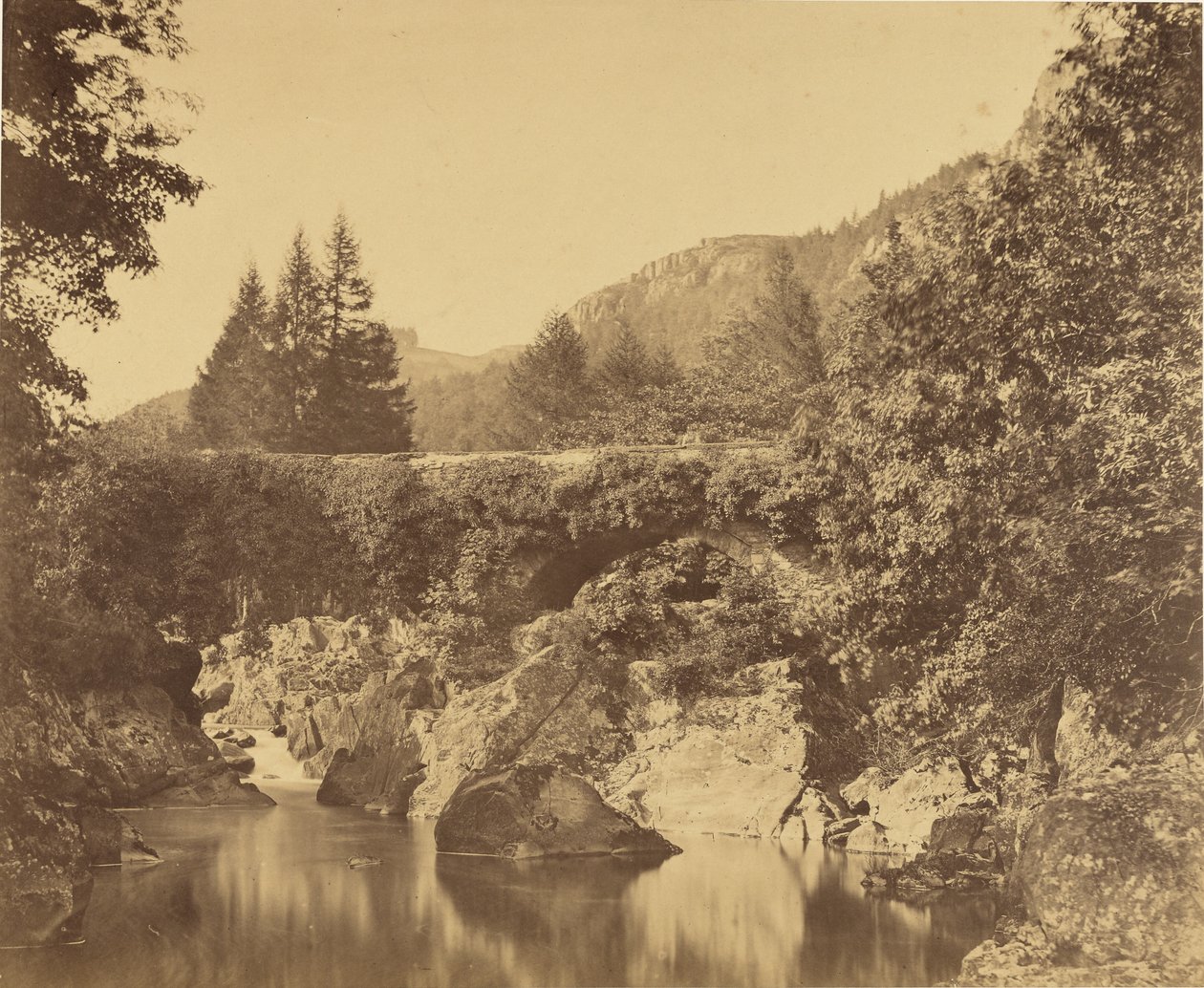 Teich unterhalb Pont y Pari, Bettway Coed, Wales. von Roger Fenton