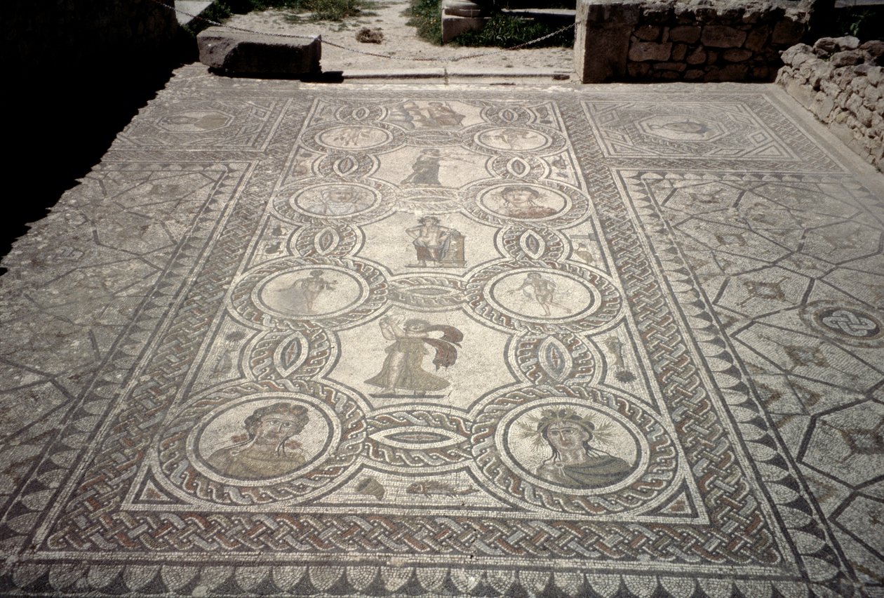 Götter und Göttinnen, vom Hauptraum eines Hauses von Roman