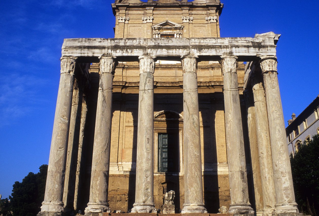 Tempel des Antoninus und der Faustina, geweiht 141 n. Chr. von Roman