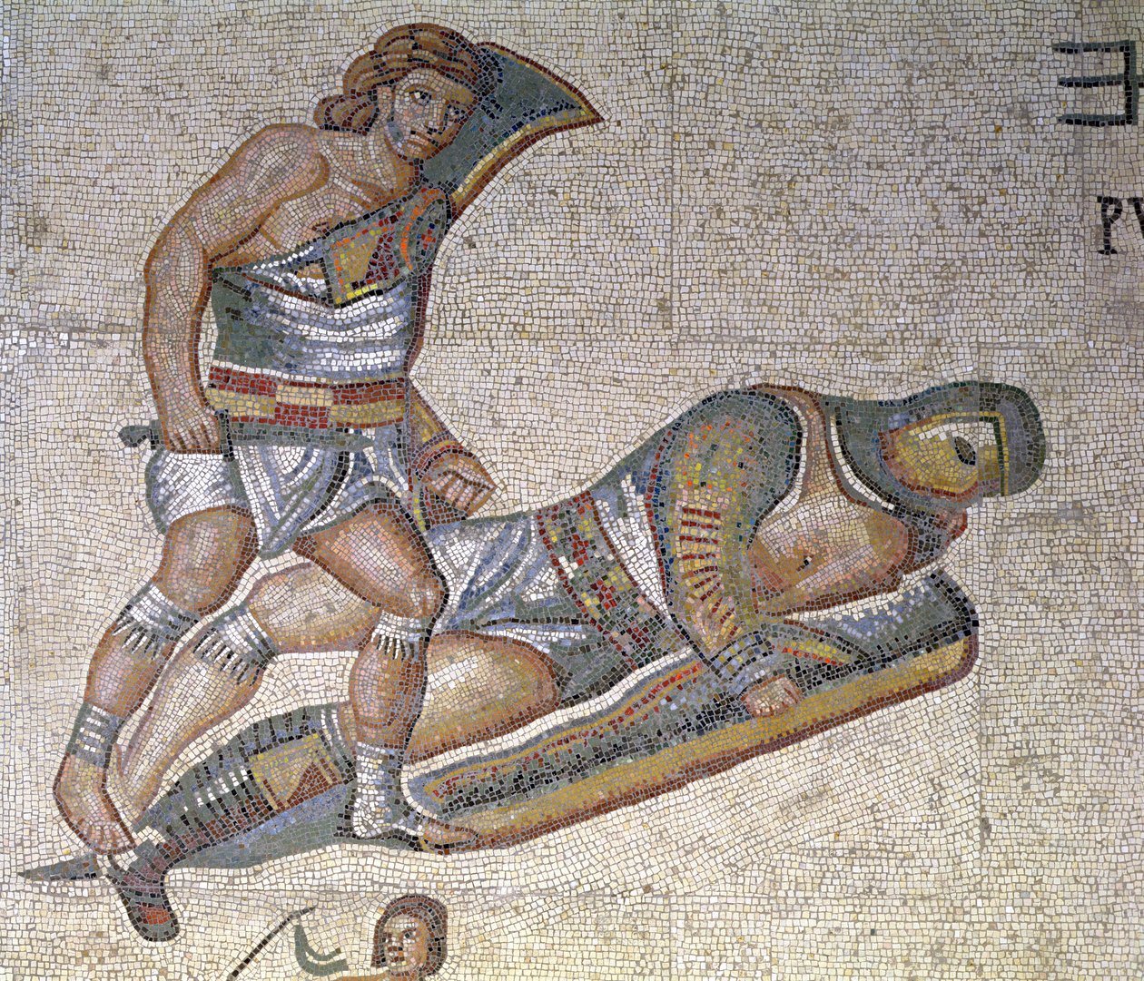 Kampf zwischen Gladiatoren, Detail eines Gladiators, der einen anderen zu Boden drückt, 320 n. Chr. (Mosaik) von Roman