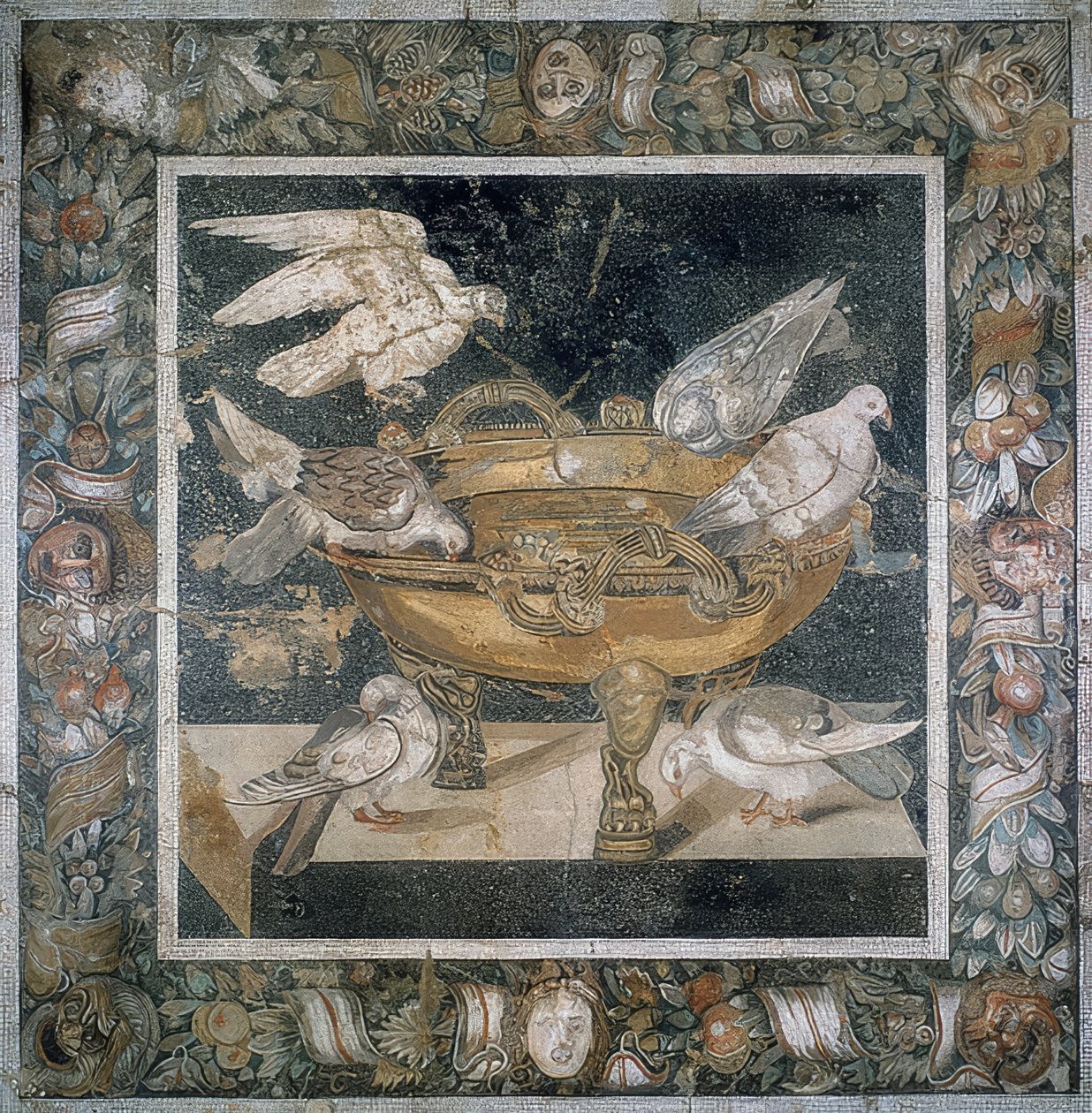 Mosaik aus Pompeji mit einer Gruppe von Tauben auf dem Rand eines Labrum von Roman