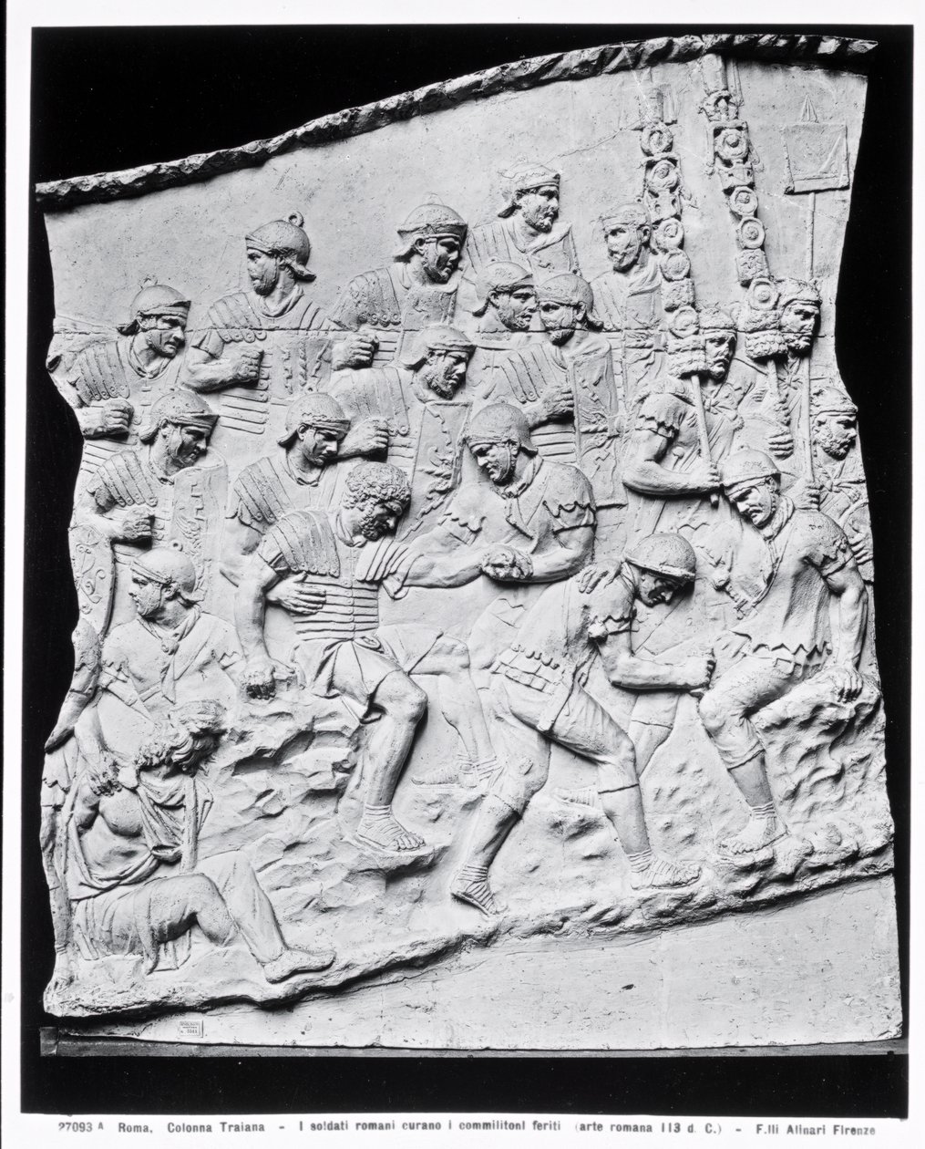 Römische Soldaten behandeln die Verwundeten, ein Abguss von Trajanssäule, 113 n. Chr. von Roman