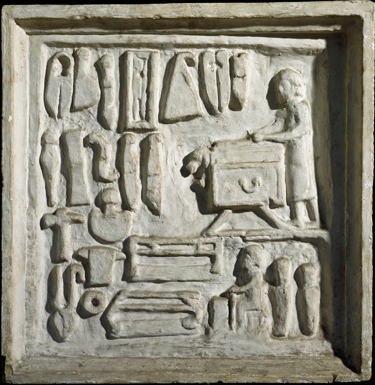 Römische Kunst: Innenraum eines Gebäudes oder einer Werkstatt mit verschiedenen Werkzeugen. Flachrelief. 1. Jahrhundert n. Chr. Rom, Museo della Civiltà Romana von Roman