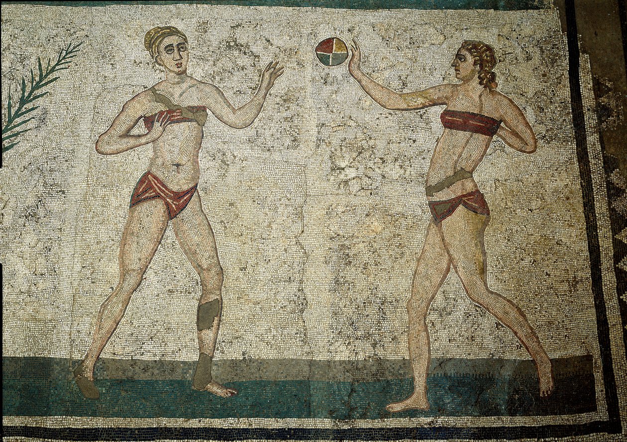 Römische Kunst: junge Frauen beim Ballspielen. Junge Römer bei körperlichen Übungen. Sie tragen einen Lendenschurz um die Nieren und ein Strophium von Roman