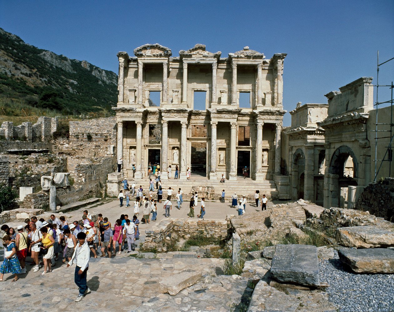 Ansicht der Celsus-Bibliothek, erbaut 117 n. Chr. (Detail) von Roman