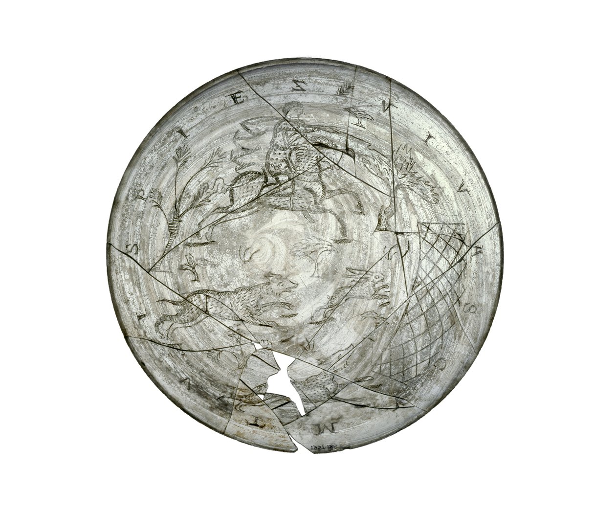 Wint Hill Schale, graviert mit einer Jagdszene, wahrscheinlich aus dem Rheinland, römisch, 4. Jahrhundert (Glas) von Roman
