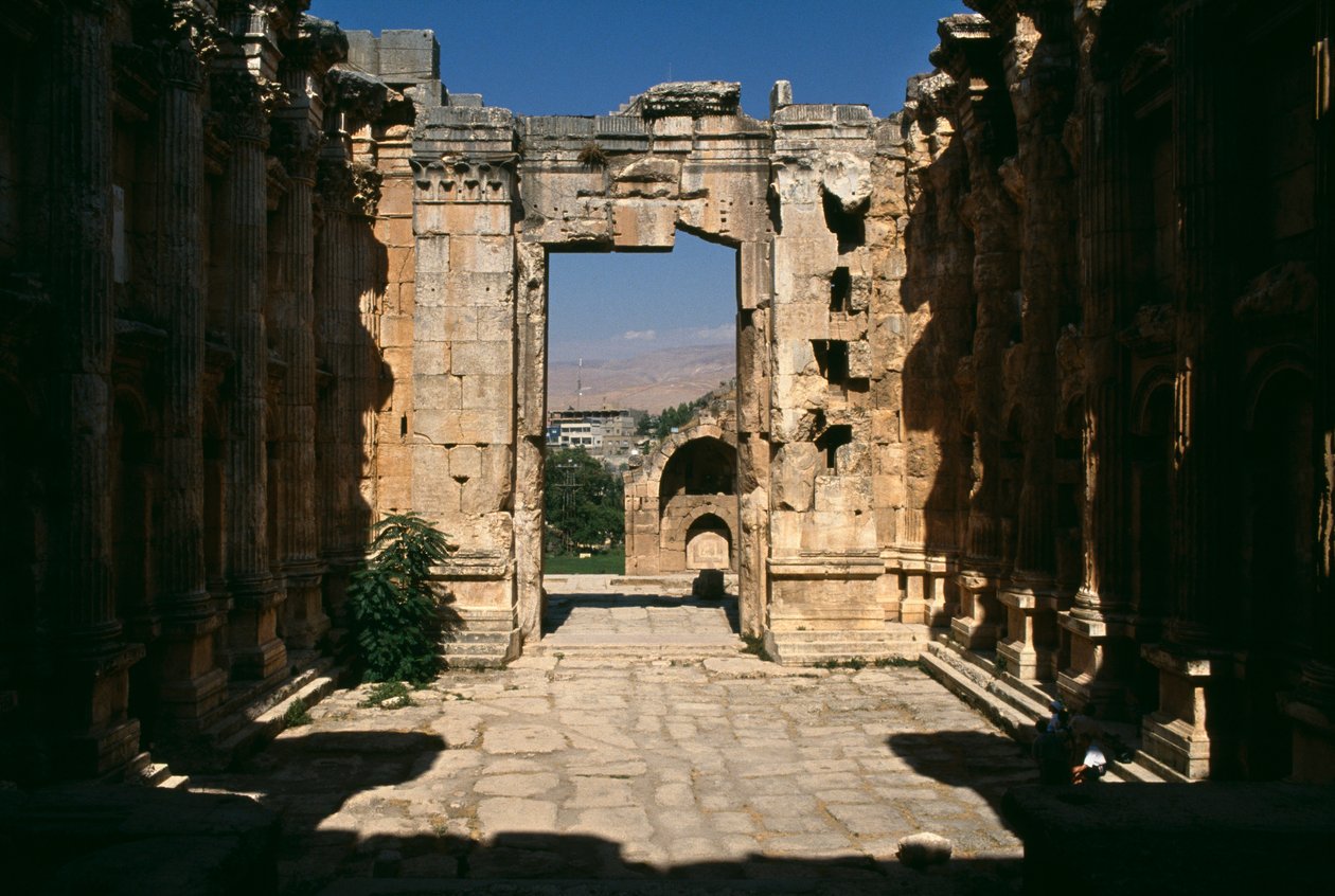 Tempel des Bacchus, Detail, Blick vom Inneren, Hochimperiale Periode (27 v. Chr. - 395 n. Chr.) von Roman Imperial Period