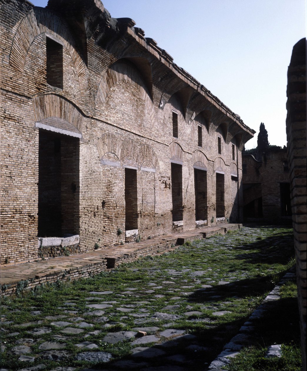 Antikes Ostia: Casa di Diana (Haus der Diana), eine „Insula“ an der Via dei Balconi. von Roman Roman