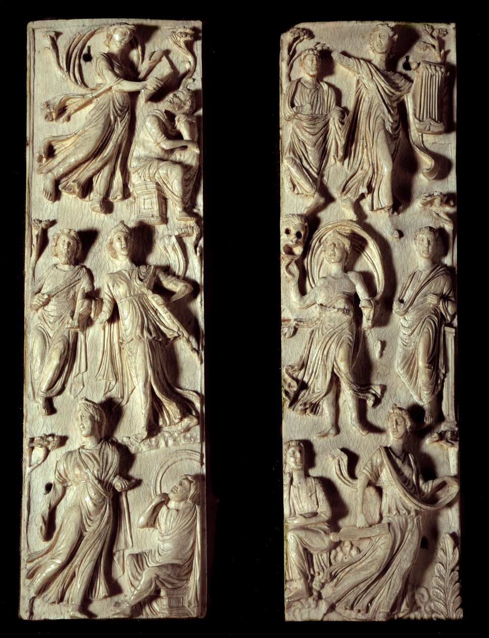 Antikes Rom: geschnitztes Elfenbein-Diptychon, das sechs Musen und sechs Dichter (oder Philosophen) darstellt. 5. Jahrhundert nach Christus. Paris, Louvre Museum von Roman Roman