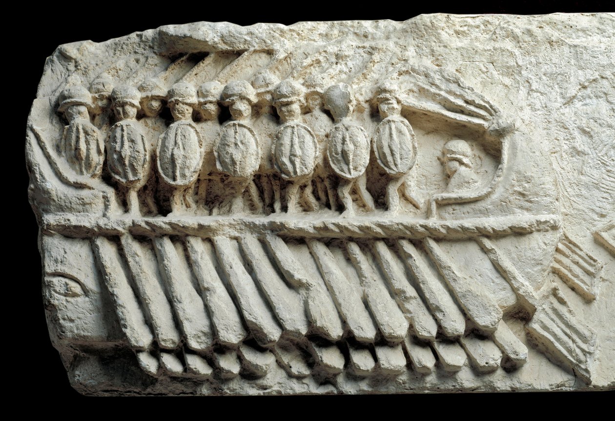 Bireme mit bewaffneten Soldaten (Flachrelief) von Roman Roman