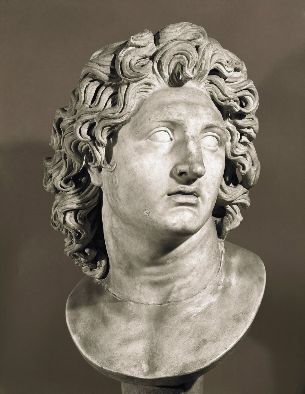 Büste von Alexander dem Großen, König von Makedonien und Eroberer von Persien. Römische Kopie eines griechischen Originals, Marmorskulptur von Roman Roman