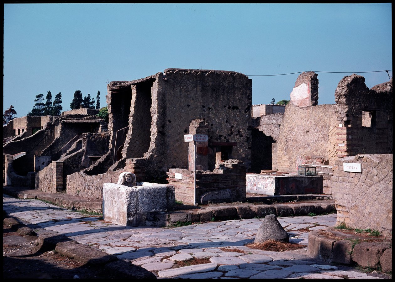 Kreuzung zwischen Cardo V und unterem Decumanum von Roman Roman