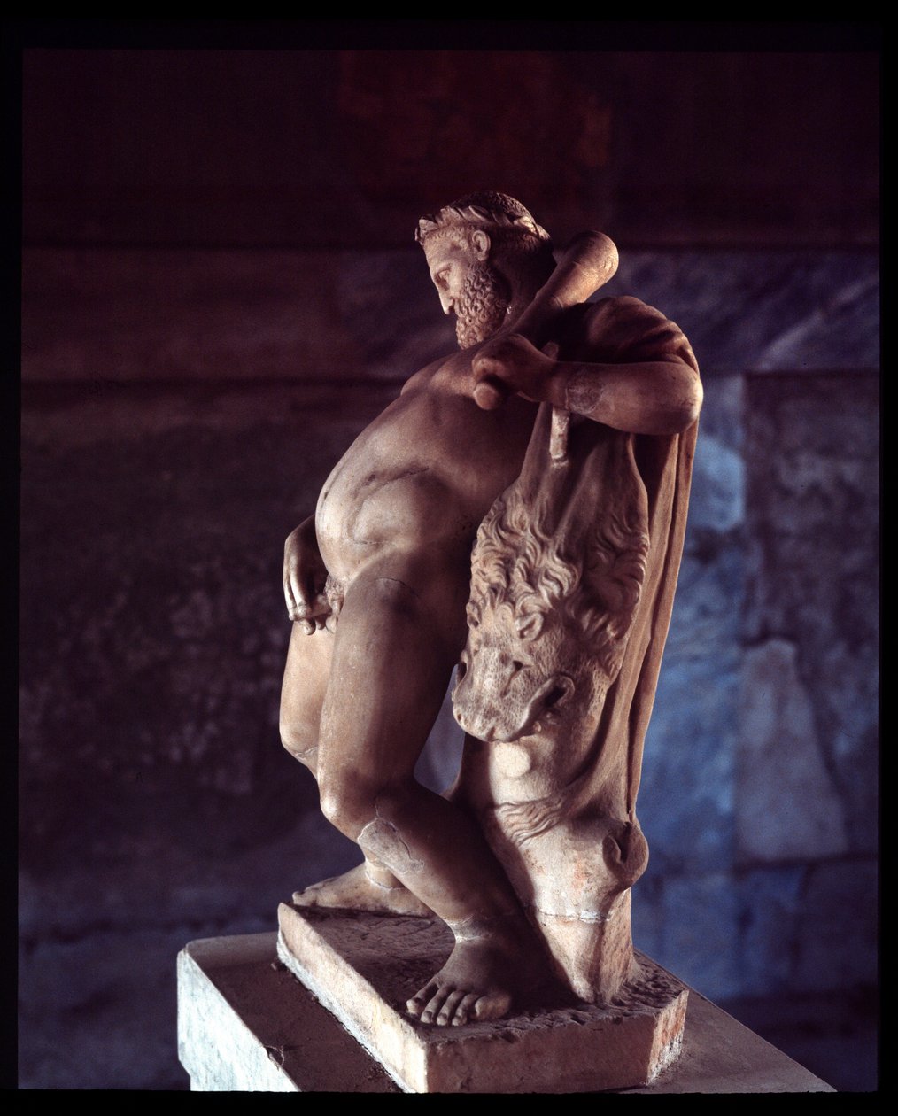 Betrunkener Herkules. Skulptur aus dem Haus der Hirsche von Roman Roman