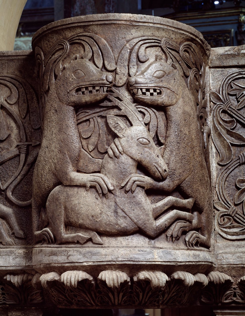 Kämpfende Tiere, Detail des Ambos des Kanzelreliefs von Romanesque