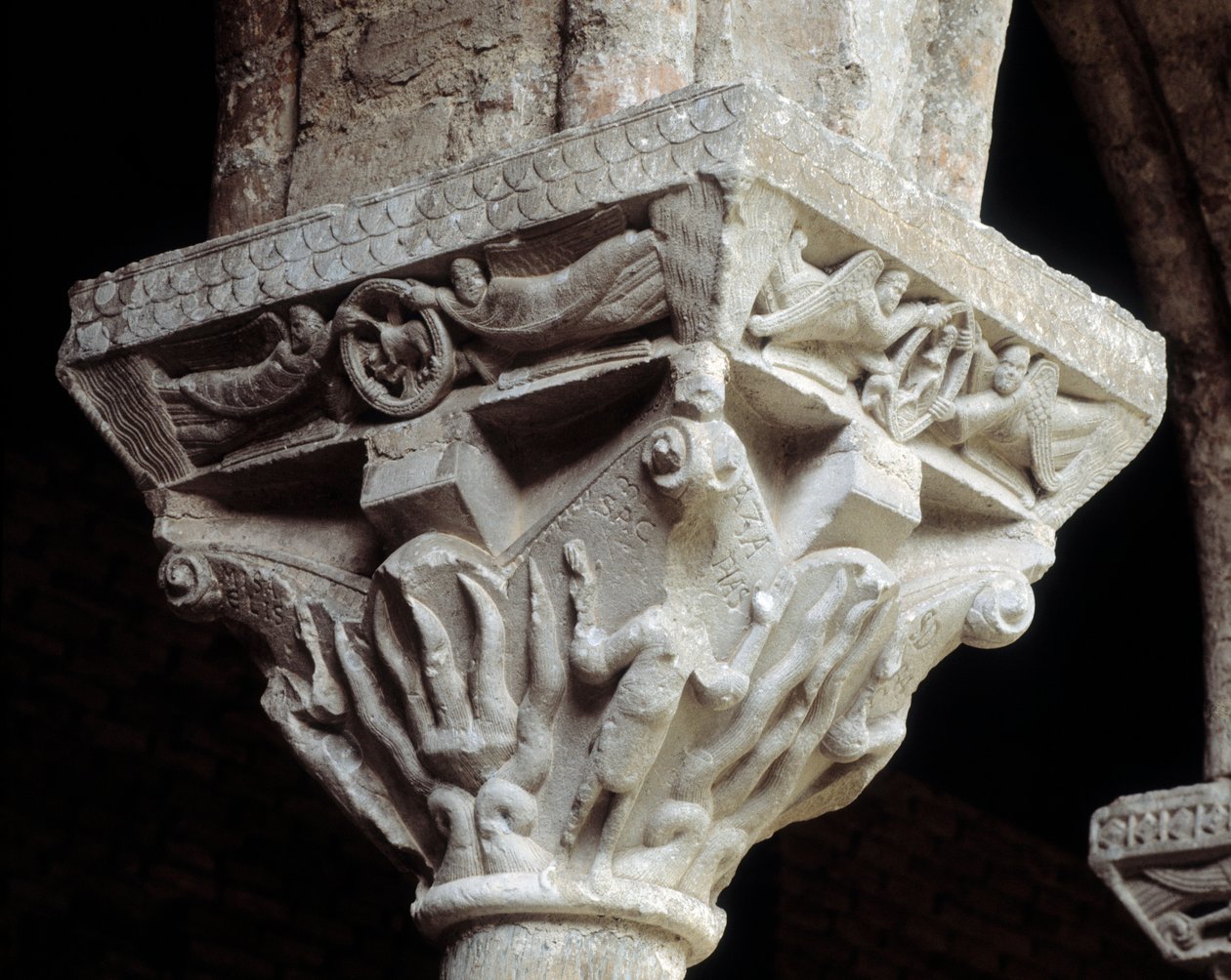 Kapitel, das die drei Juden im Feuerofen darstellt (Skulptur) von Romanesque