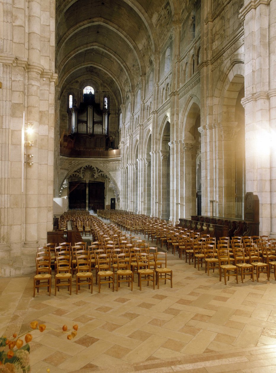Innenraum der Kathedrale Saint-Lazare d