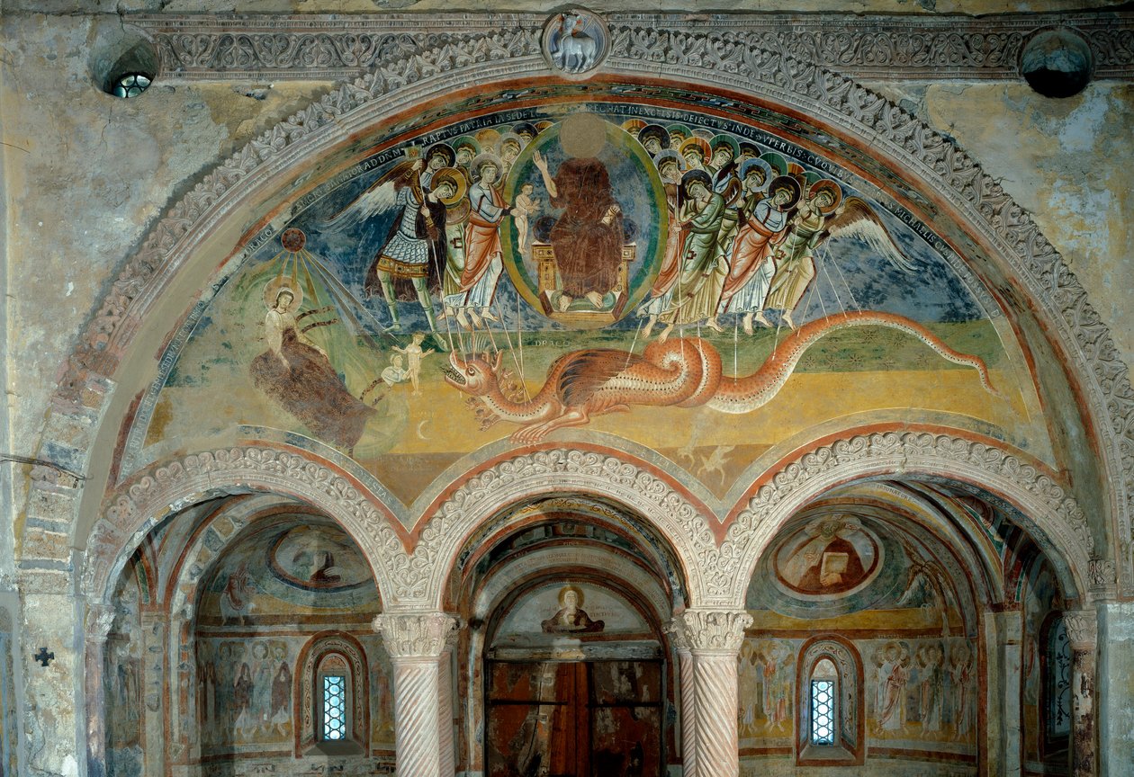 Darstellung der Apokalypse: Die Engel durchbohren das Monster mit sieben Köpfen mit ihren Pfeilen von Romanesque
