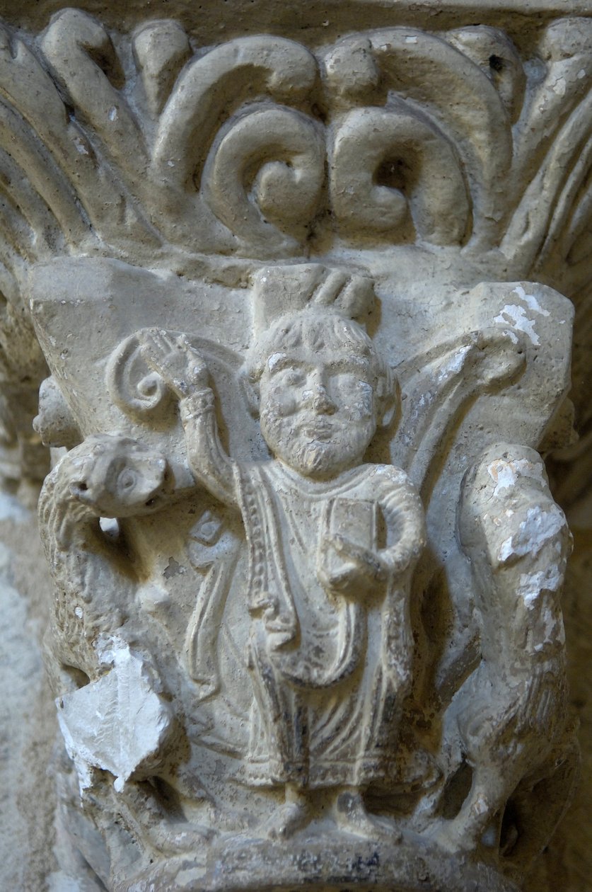 Romanische Kunst: Detail eines Kapitells der Kirche Saint Blaise, Lacommande (Atlantische Pyrenäen) von Romanesque
