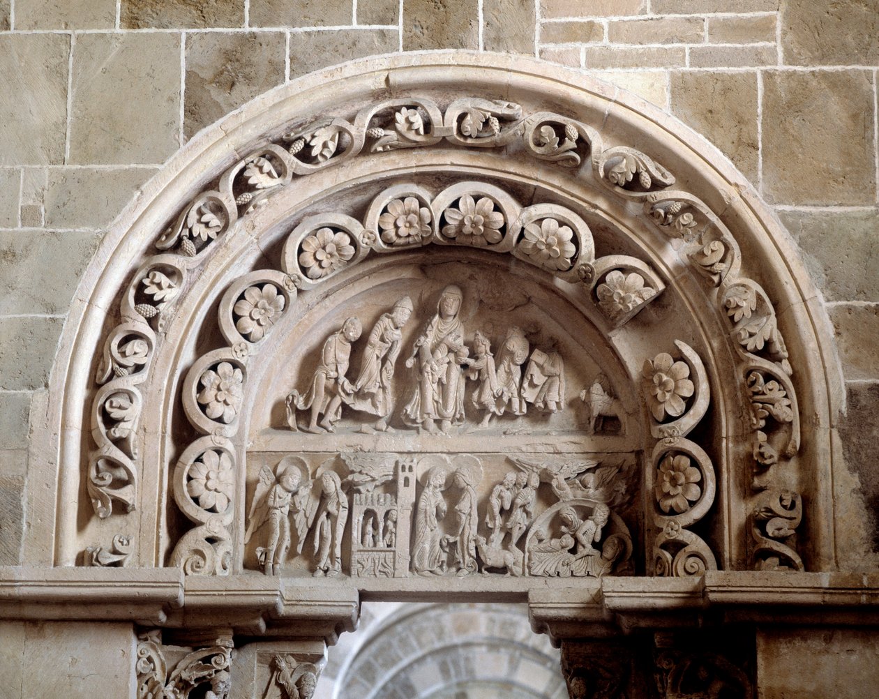 Südportal: die Verkündigung, die Heimsuchung, die Geburt und die Anbetung der Magier (Skulptur) von Romanesque